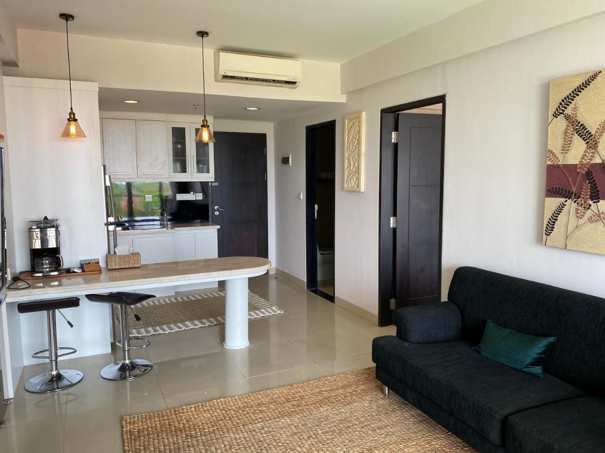 Stylish 2 Bedroom Penthouse Apt, Newly Refreshed, 50 Mbps, Pool, Gym, Resto * Kuta (Bali)