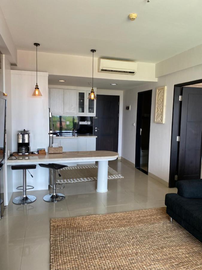 Stylish 2 Bedroom Penthouse Apt, Newly Refreshed, 50 Mbps, Pool, Gym, Resto * Kuta (Bali)