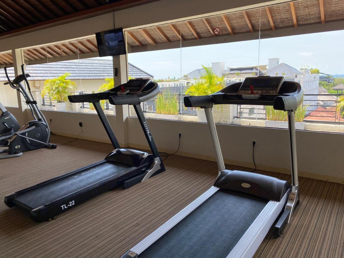 Stylish 2 Bedroom Penthouse Apt, Newly Refreshed, 50 Mbps, Pool, Gym, Resto Apartment